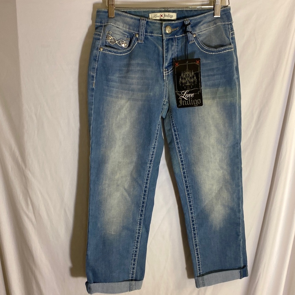 Love Indigo woman’s capris size 4 NWT